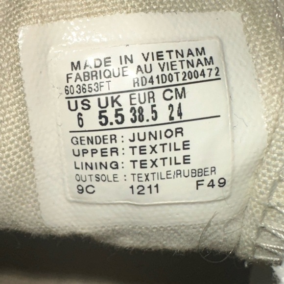 Converse Size 6 - Picture 5 of 6